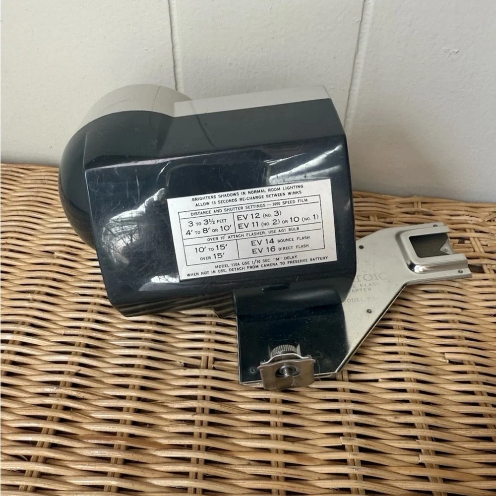 Vintage Polaroid Wink-Light & Polaroid Bounce Flash Bracket #291 – Untested